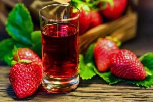 Strawberry liqueur