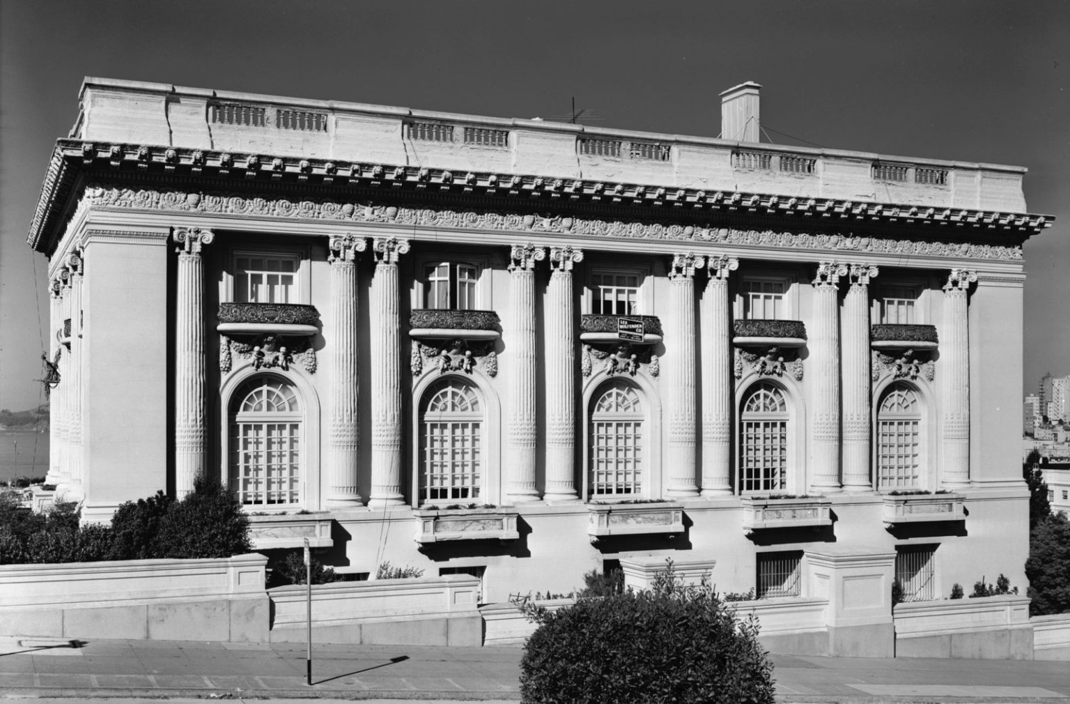 Spreckels Mansion in San Francisco See the luxurious old home of sugar