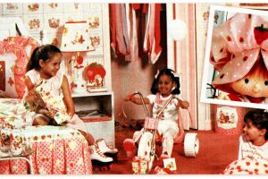 The ultimate over-the-top Strawberry Shortcake room makeover An explosion of pink and cute from 1982