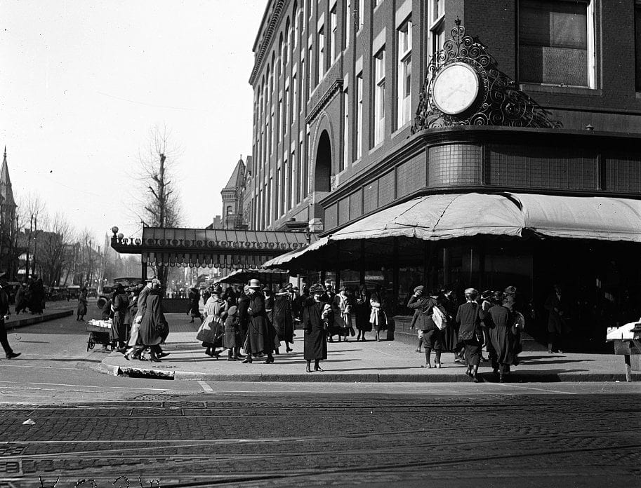 Old Washington DC See window shopping & street scenes in the 1920s