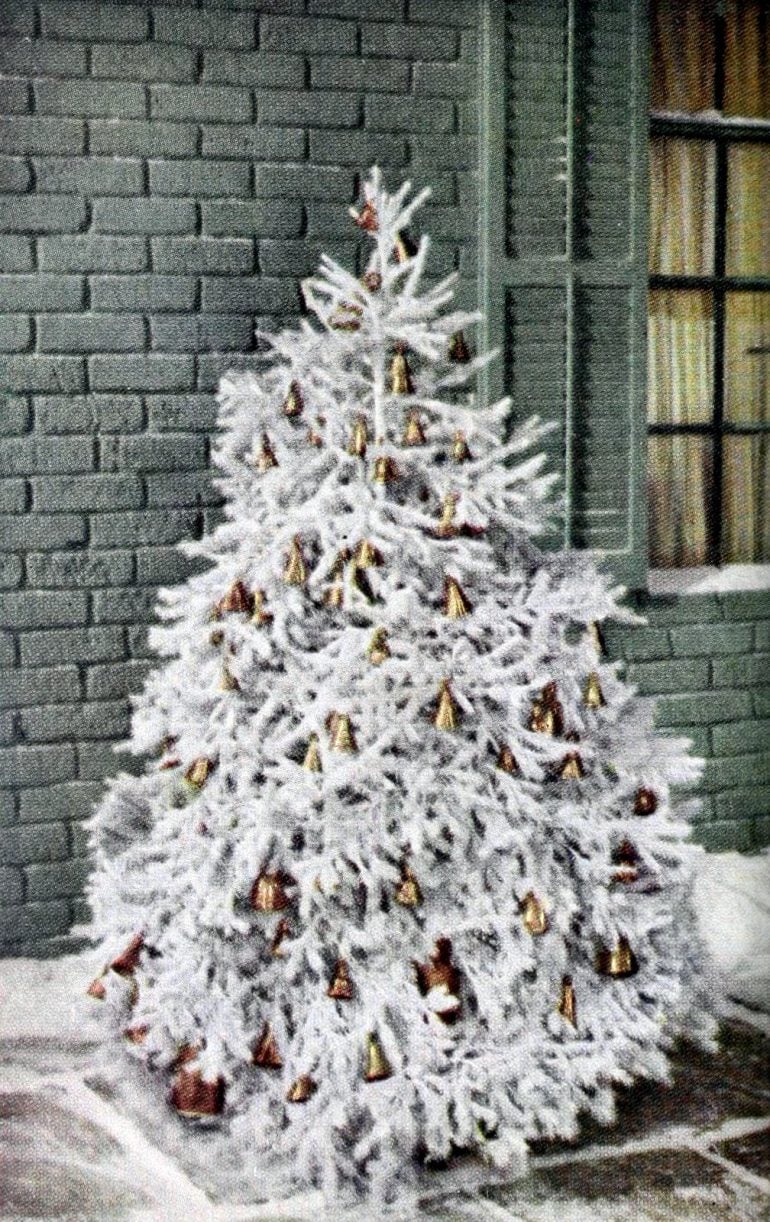 Here are 30 Christmas tree decorations from the 1950s that are