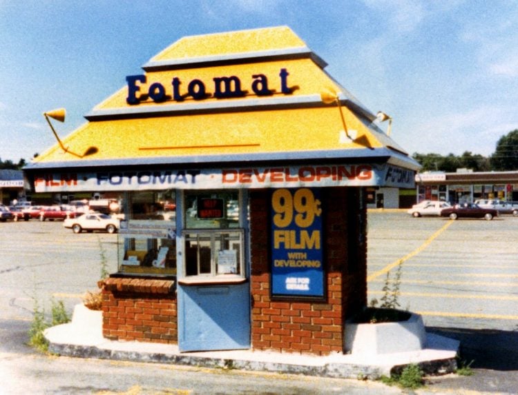Fotomat: The famous, fabulous drive-up photo stores of the '70s & '80s 1 Drive-up Fotomat booth 1987 - West Peabody, Massachusetts via Wikipedia