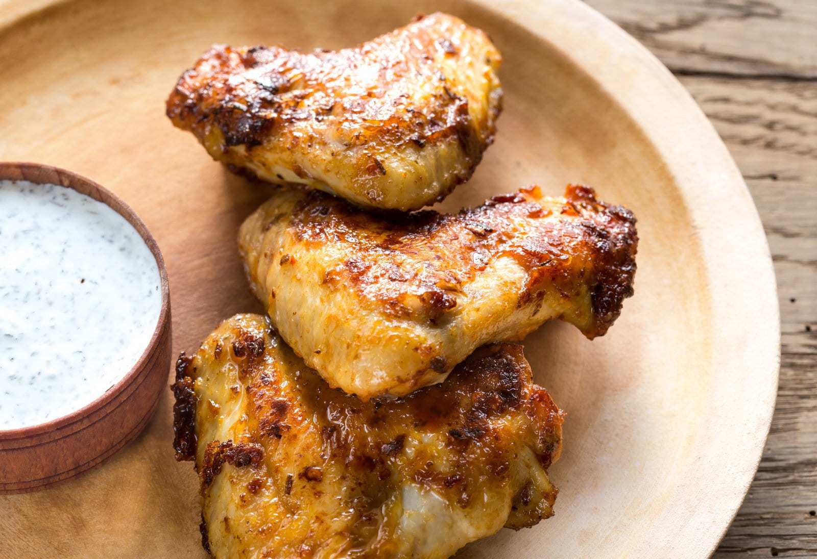 These delicious country-fried chicken & gravy recipes from the 1950s never go out of style 8 Fried chicken wings with sauce