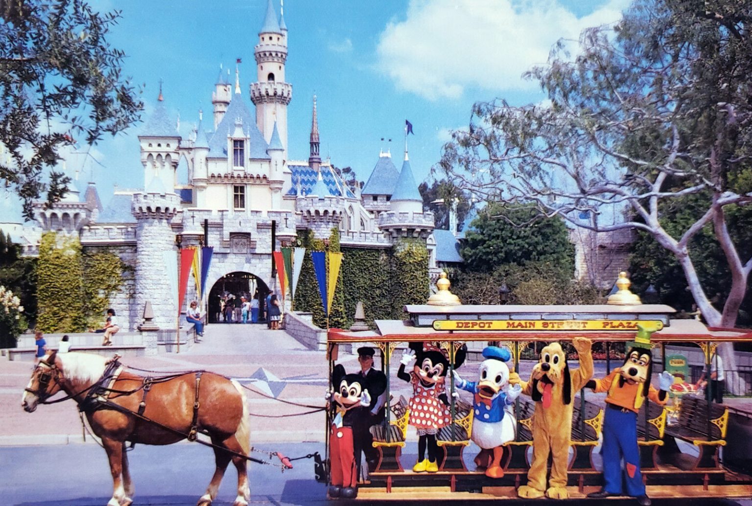 Disneyland in the 1980s: See the magical theme park's rides ...
