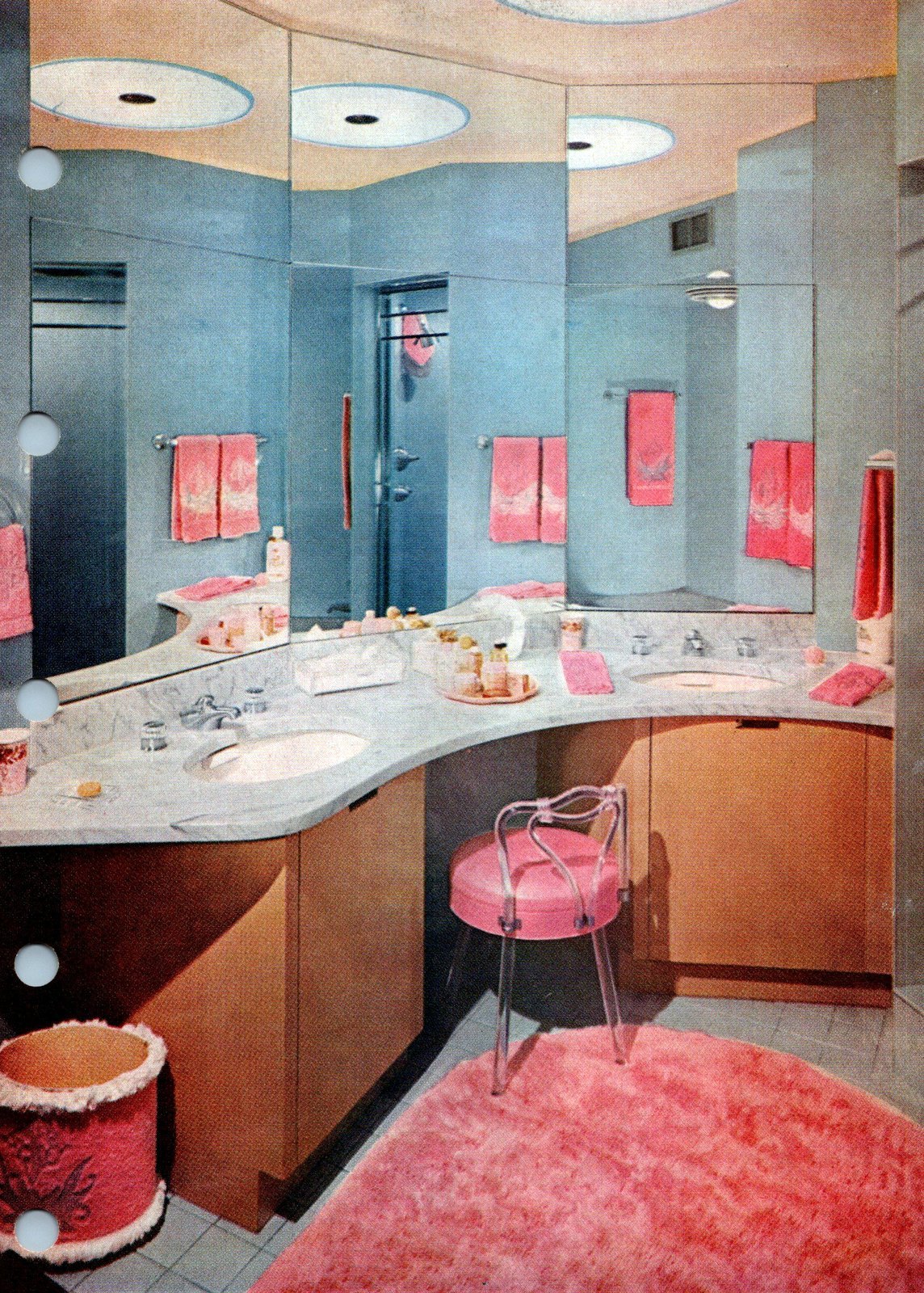 Vintage MCM pink bathroom (1956) via ClickAmericana com