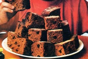 Vintage applesauce cake recipes (1970s)