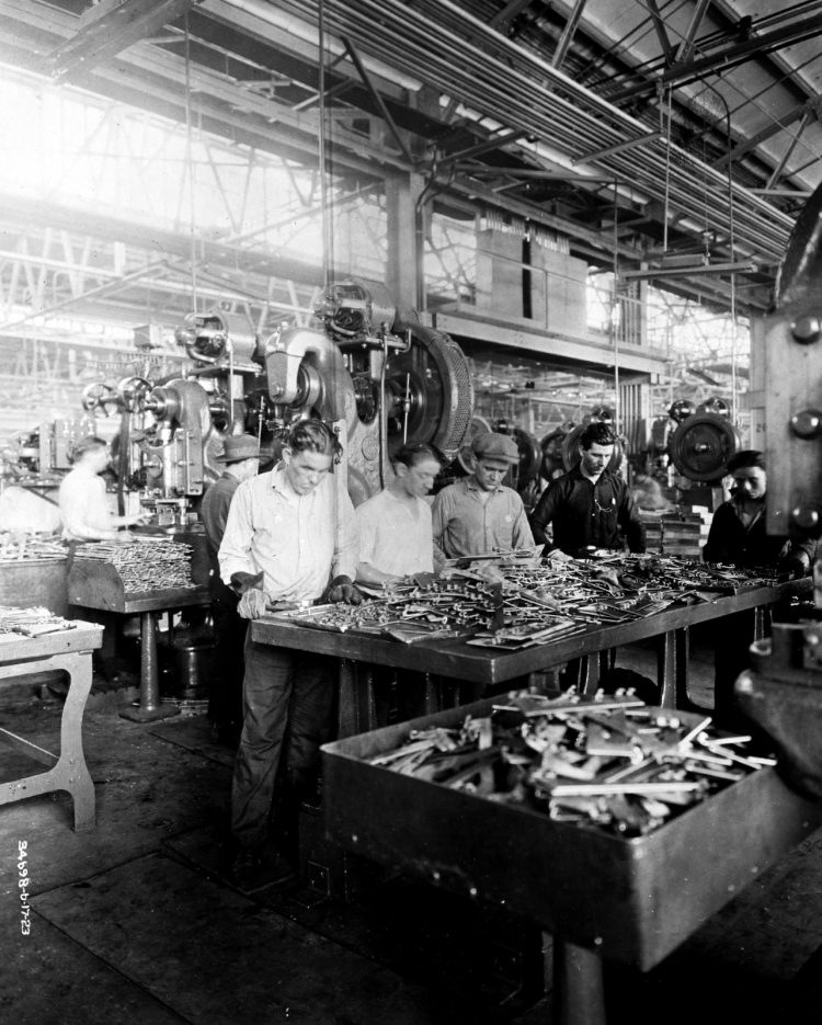 ford assembly line 1920s