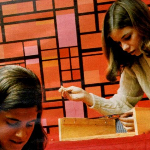 Vintage crafts - How to make your own jewelry with bead weaving (1972)