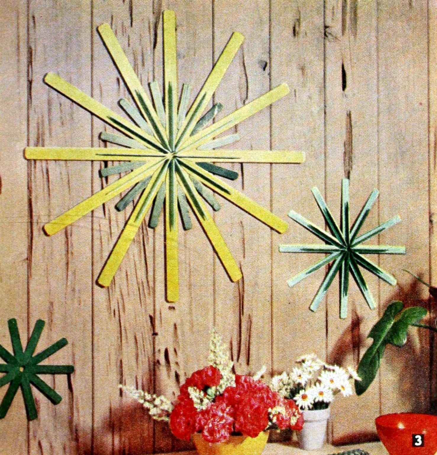 These 26 Christmas wall decorations from the 1950s have a bold mid