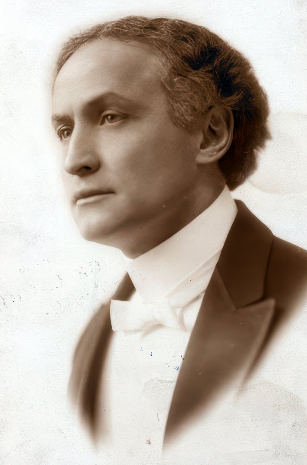Vintage portrait of Harry Houdini at ClickAmericana com (2)