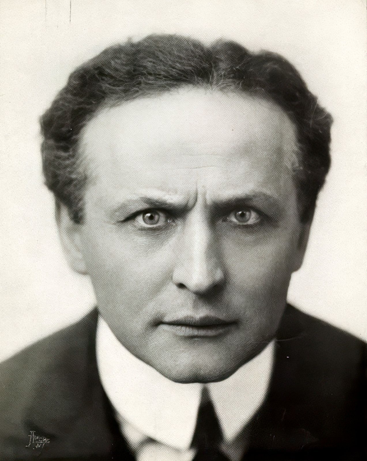 Vintage portrait of Harry Houdini at ClickAmericana com (3)