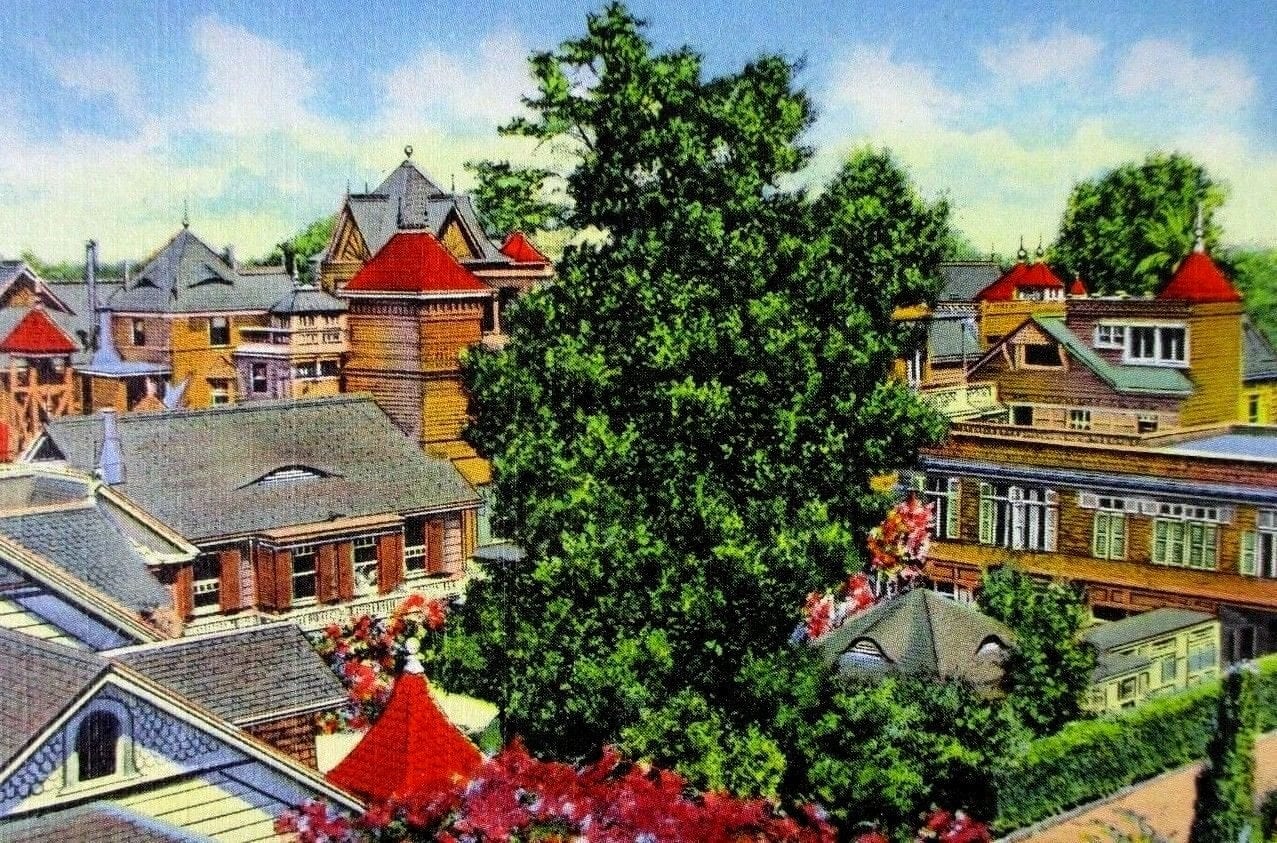 See inside the bizarre 160-room Winchester Mystery House: From the haunted, mixed-up mind of Mrs William W Winchester 4 Vintage postcard - Winchester Mystery House