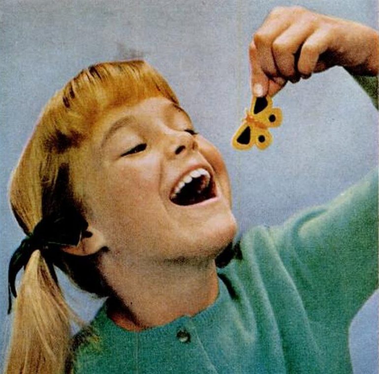 Vintage Incredible Edibles maker A toy that let you mold and color