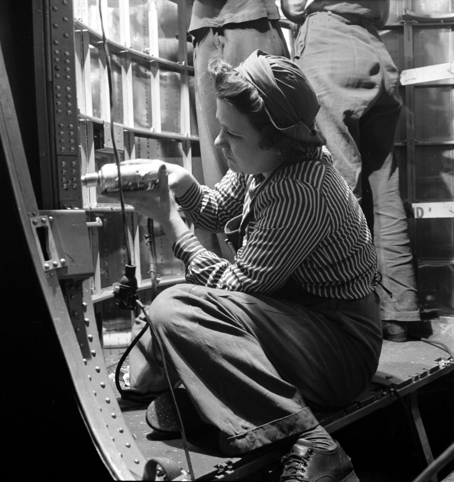 See 50 reallife Rosie the Riveters & other women war workers from WWII