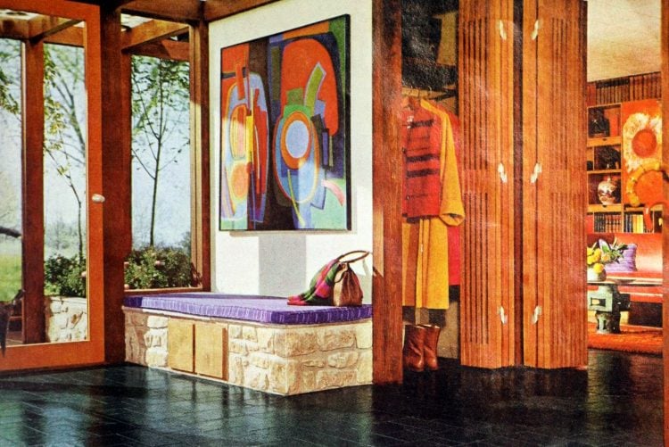 Ways to decorate entrance halls with midcentury style