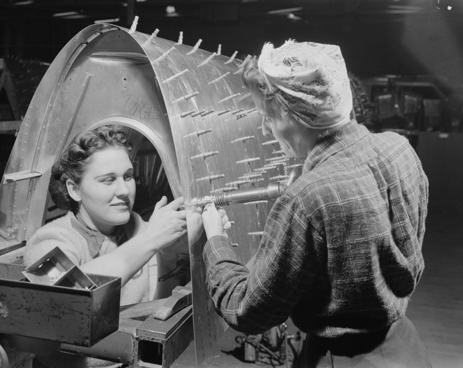 See 50 reallife Rosie the Riveters & other women war workers from WWII