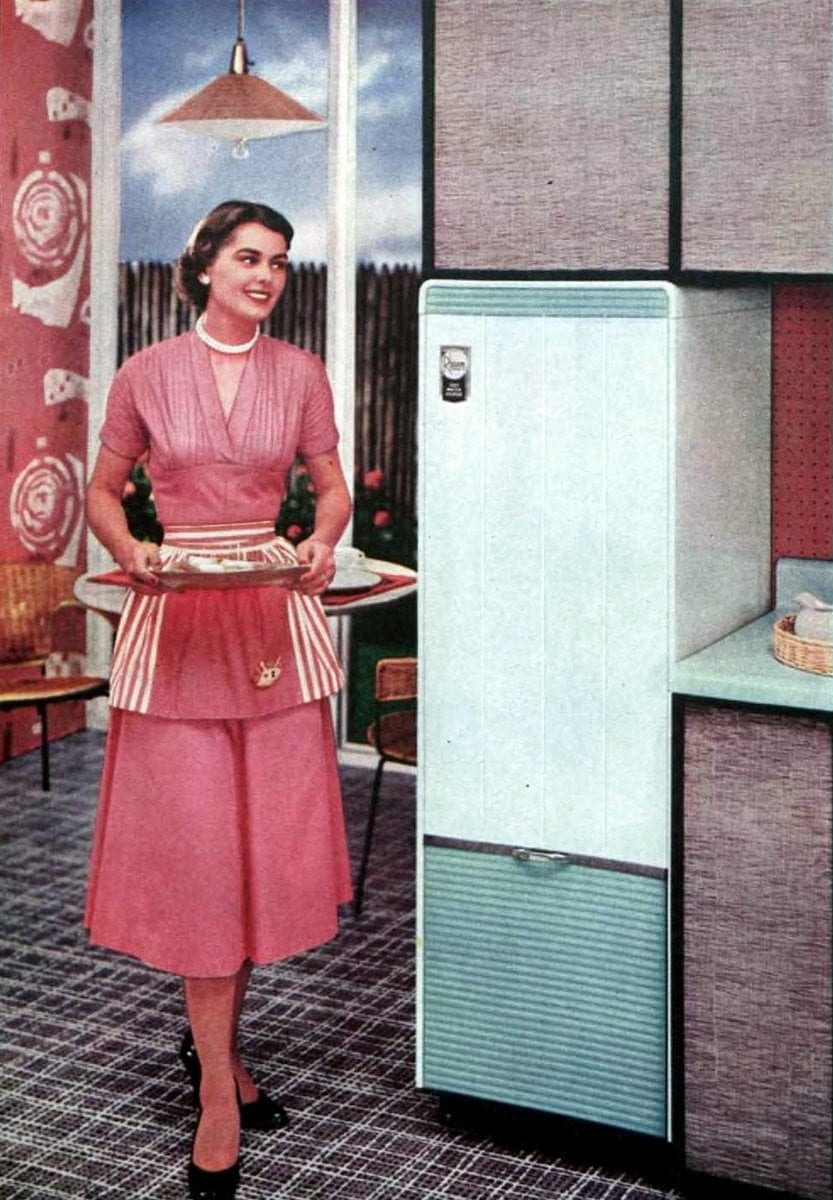 Grocery budgeting: Smart food shopping habits from the 1950s 1 Woman with pearls in a pink dress - 50s housewife
