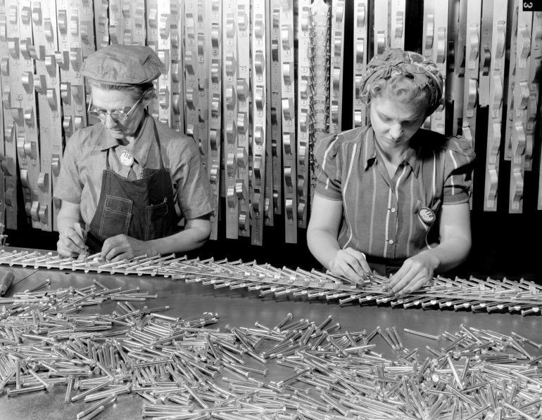 See 50 reallife Rosie the Riveters & other women war workers from WWII