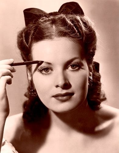 Graduates: Plan makeup with care (1939) - Click Americana Graduates: Plan makeup with care (1939) - Click Americana